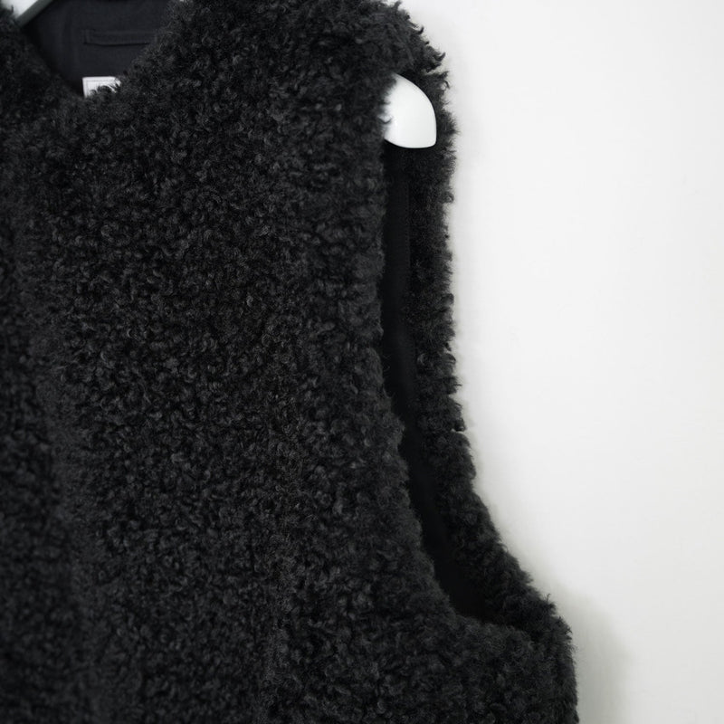 FAUX SHEARLING CROPPED VEST-BLACK-