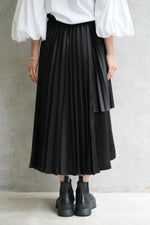 エステルサテンプリーツスカート-BLACK-