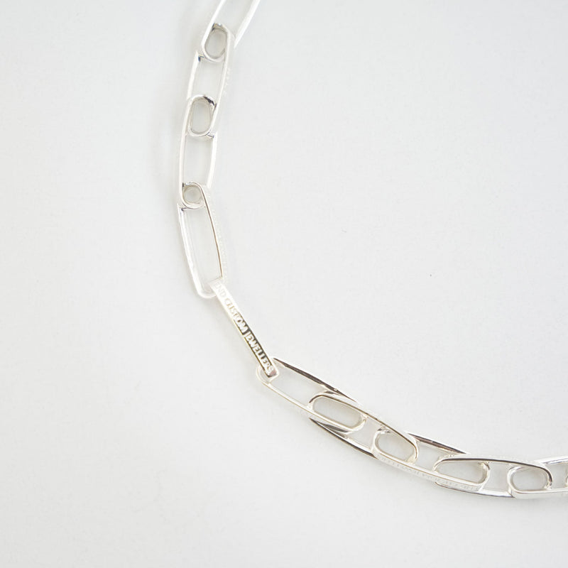 HALF ROUNDED CHAIN NECKLACE -SILVER-