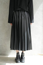 フェイクレザープリーツスカート-BLACK-