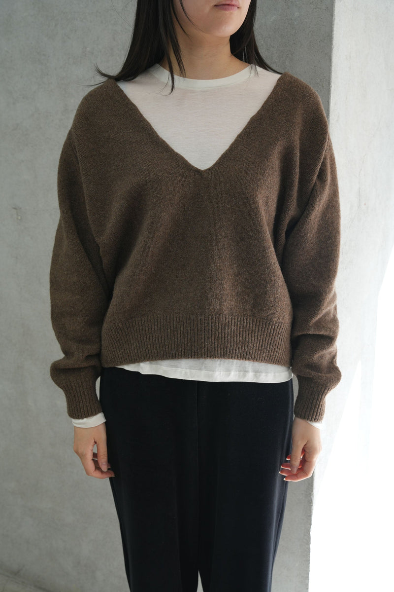SOAR V NECK－BUREL BROWN-