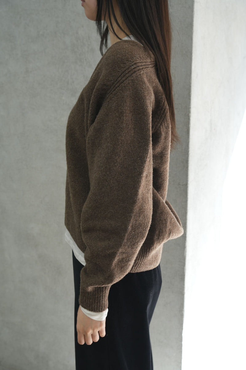 SOAR V NECK－BUREL BROWN-