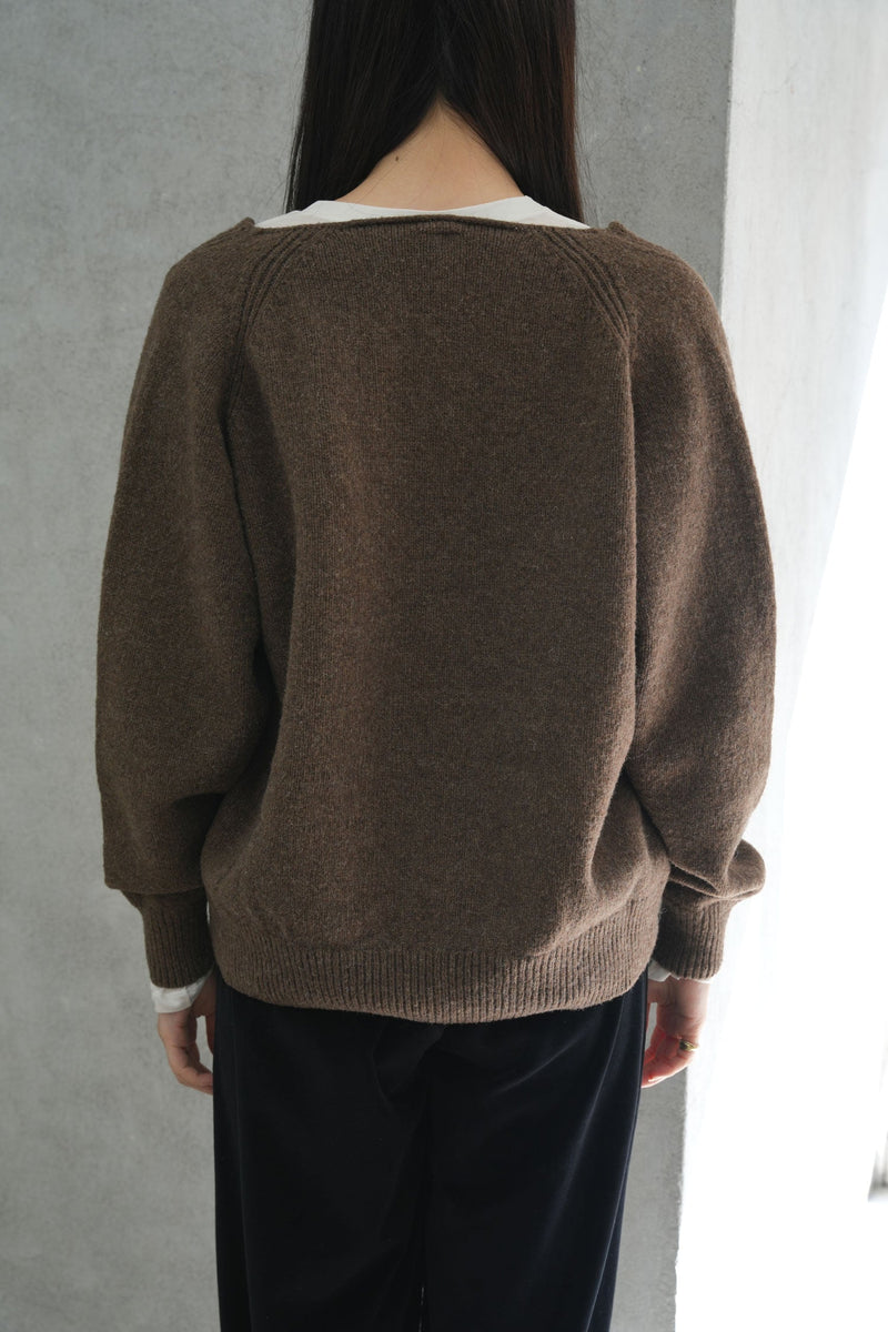 SOAR V NECK－BUREL BROWN-