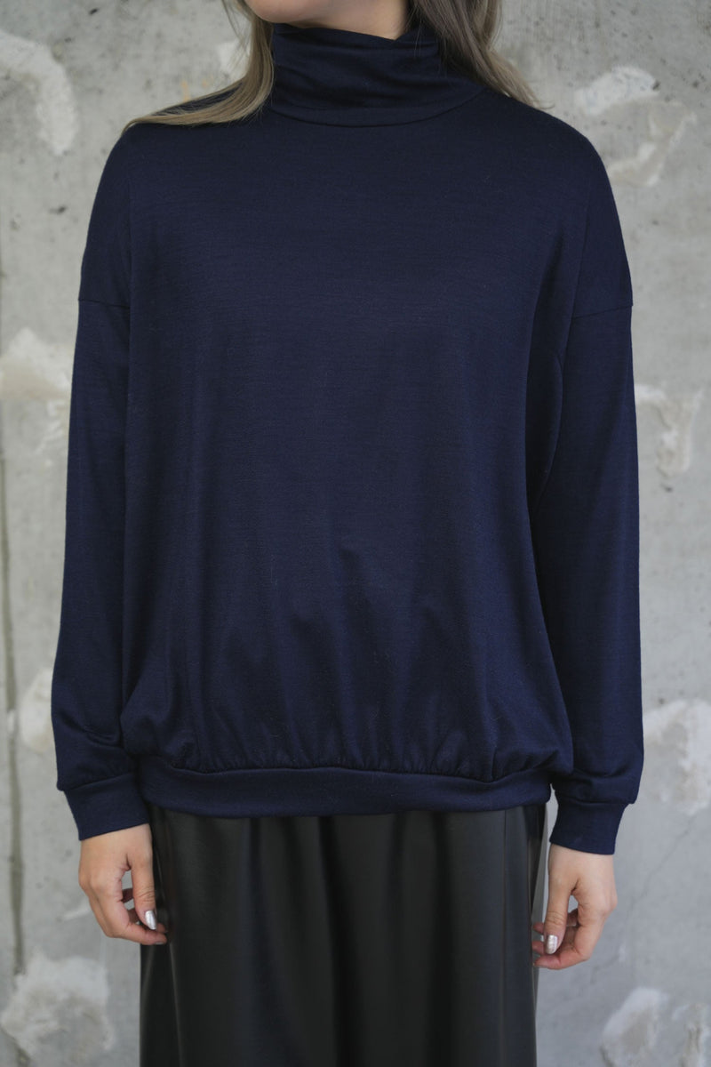 IVA NARROW SLEEVE HIGH-NECK