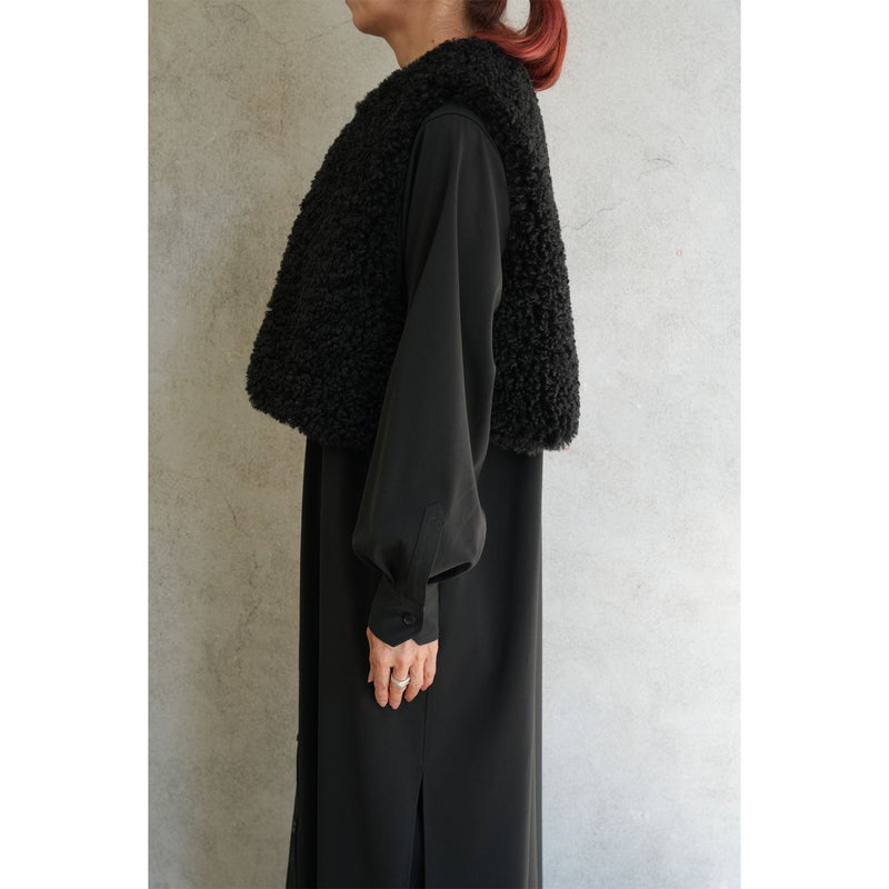 FAUX SHEARLING CROPPED VEST-BLACK-