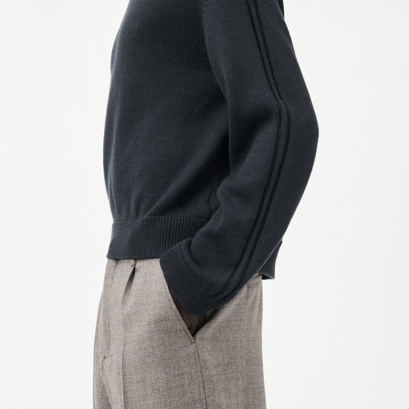TRUE ROUNDNECK