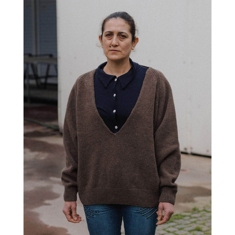 SOAR V NECK－BUREL BROWN-