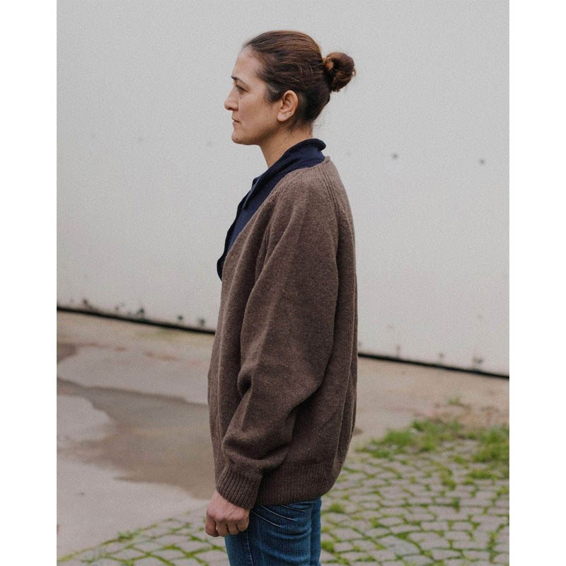 SOAR V NECK－BUREL BROWN-