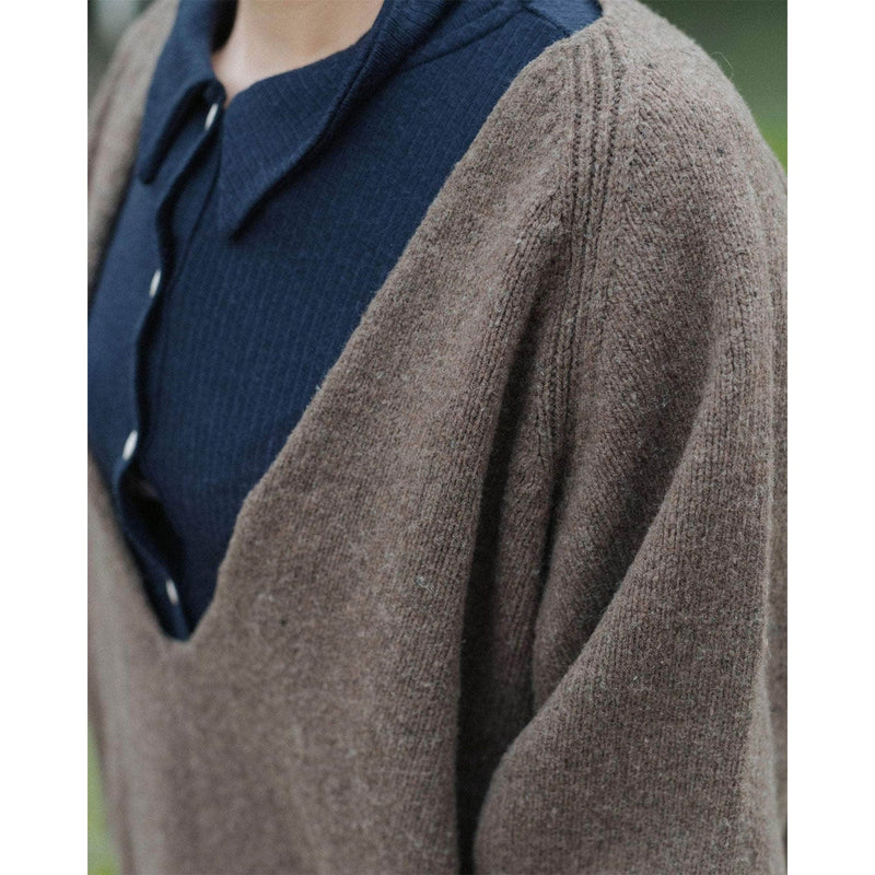 SOAR V NECK－BUREL BROWN-
